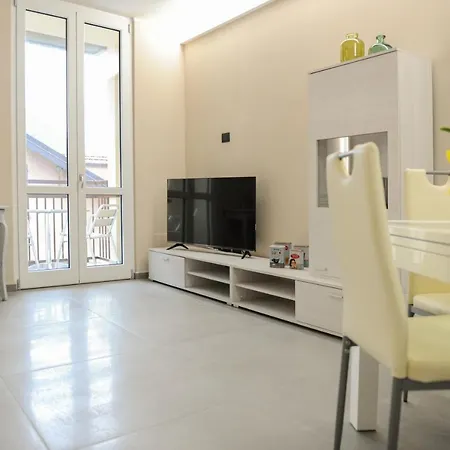 Teo Apartament Cannero Riviera